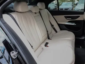 Mercedes-Benz E 200 AMG/Superscreen/LED/Pano