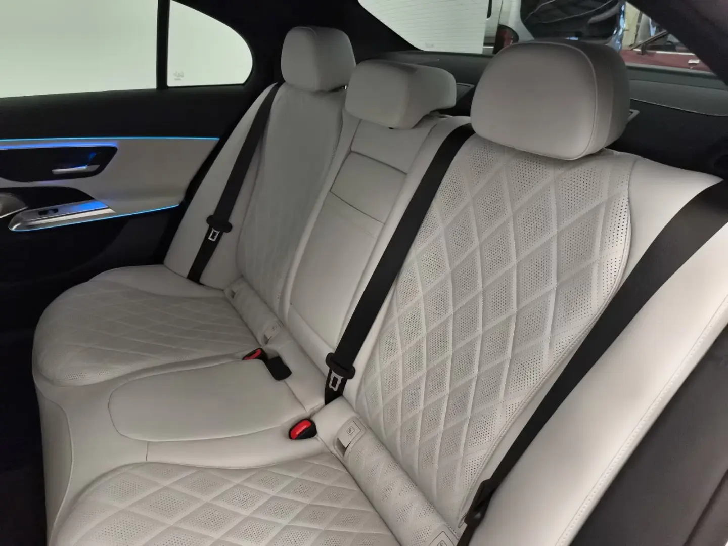 Mercedes-Benz E 200 AMG Premium Superscreen Leder