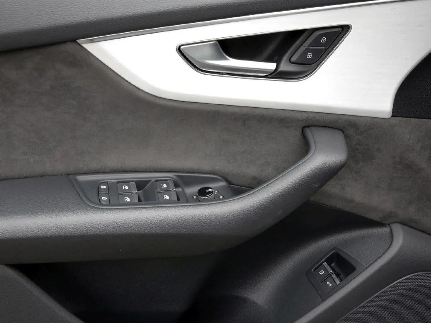 Q8 55 TFSI e S line 21
