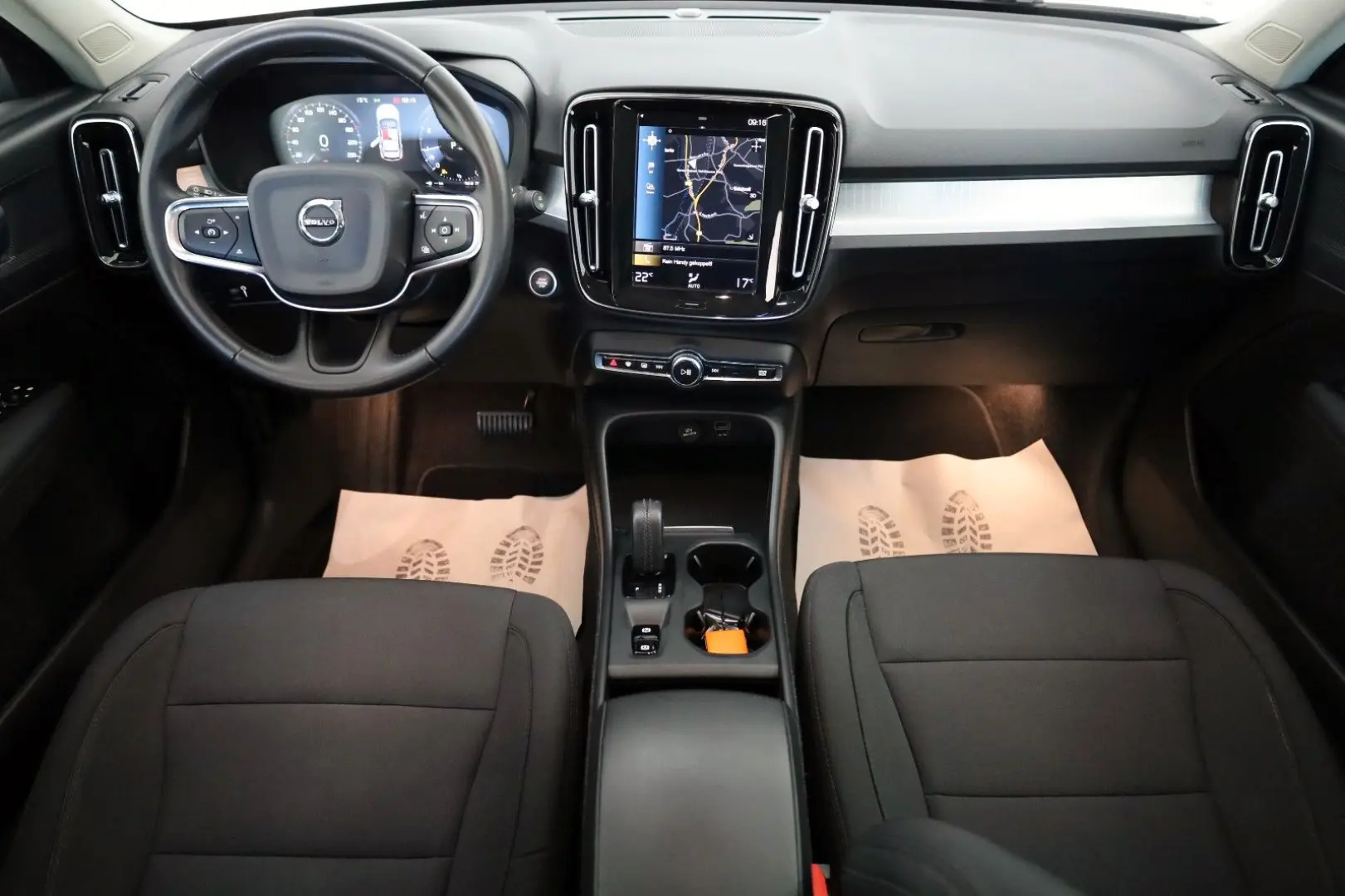 XC40 T3 Momentum Pro, Navi, LED, DAB, PDC