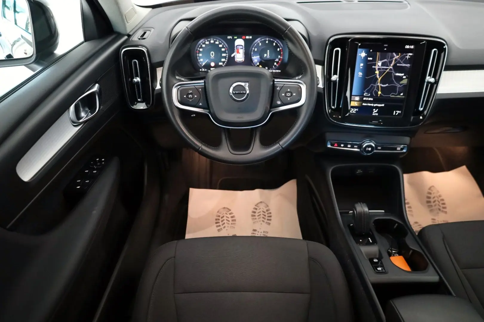 XC40 T3 Momentum Pro, Navi, LED, DAB, PDC