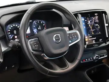 XC40 T3 Momentum Pro, Navi, LED, DAB, PDC