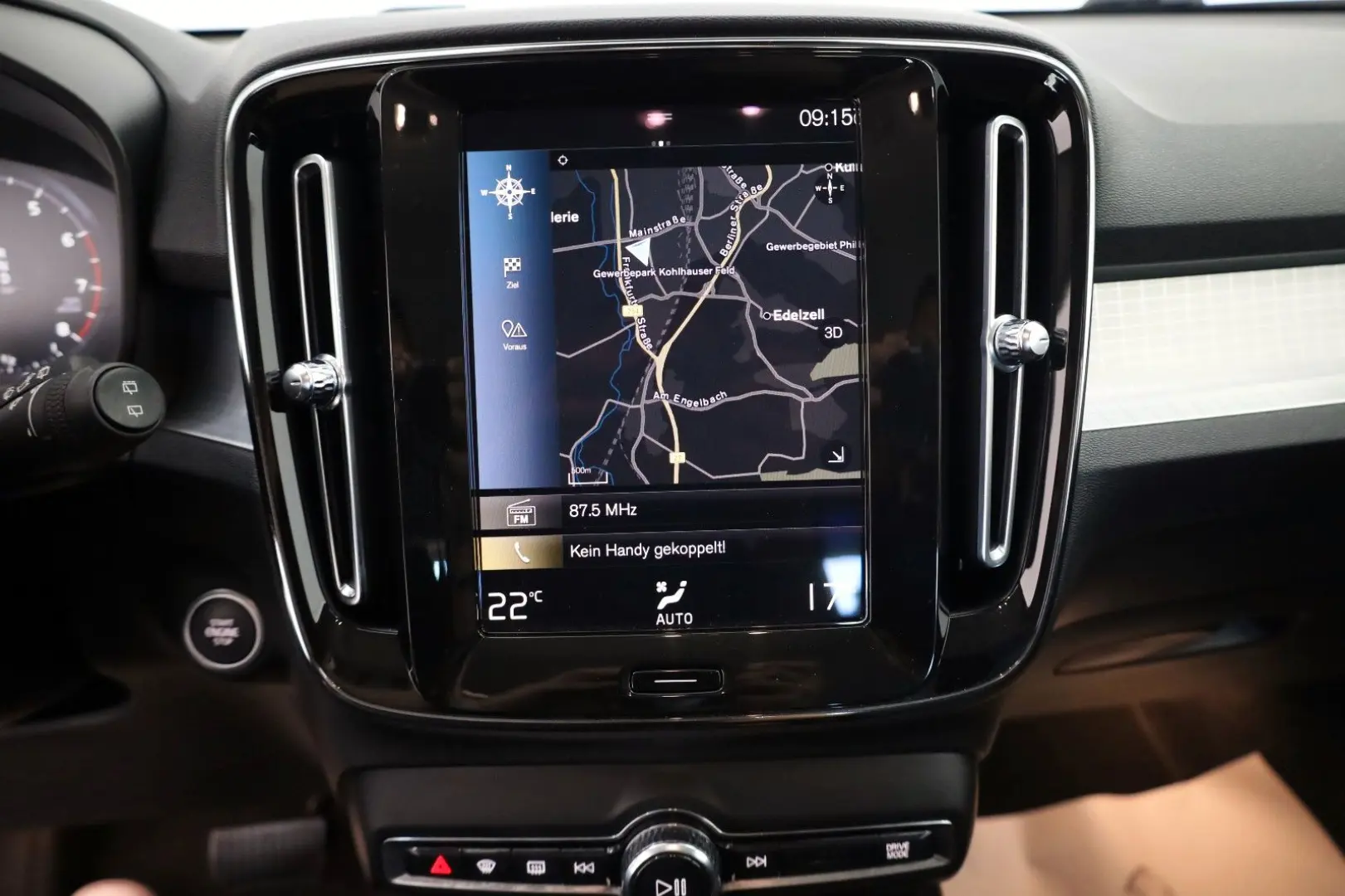 XC40 T3 Momentum Pro, Navi, LED, DAB, PDC