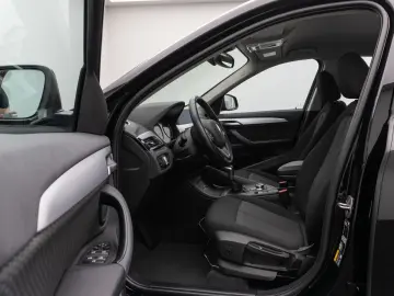 X1 xD25e Parkassist DAB LED Geschwindigkeitsreg