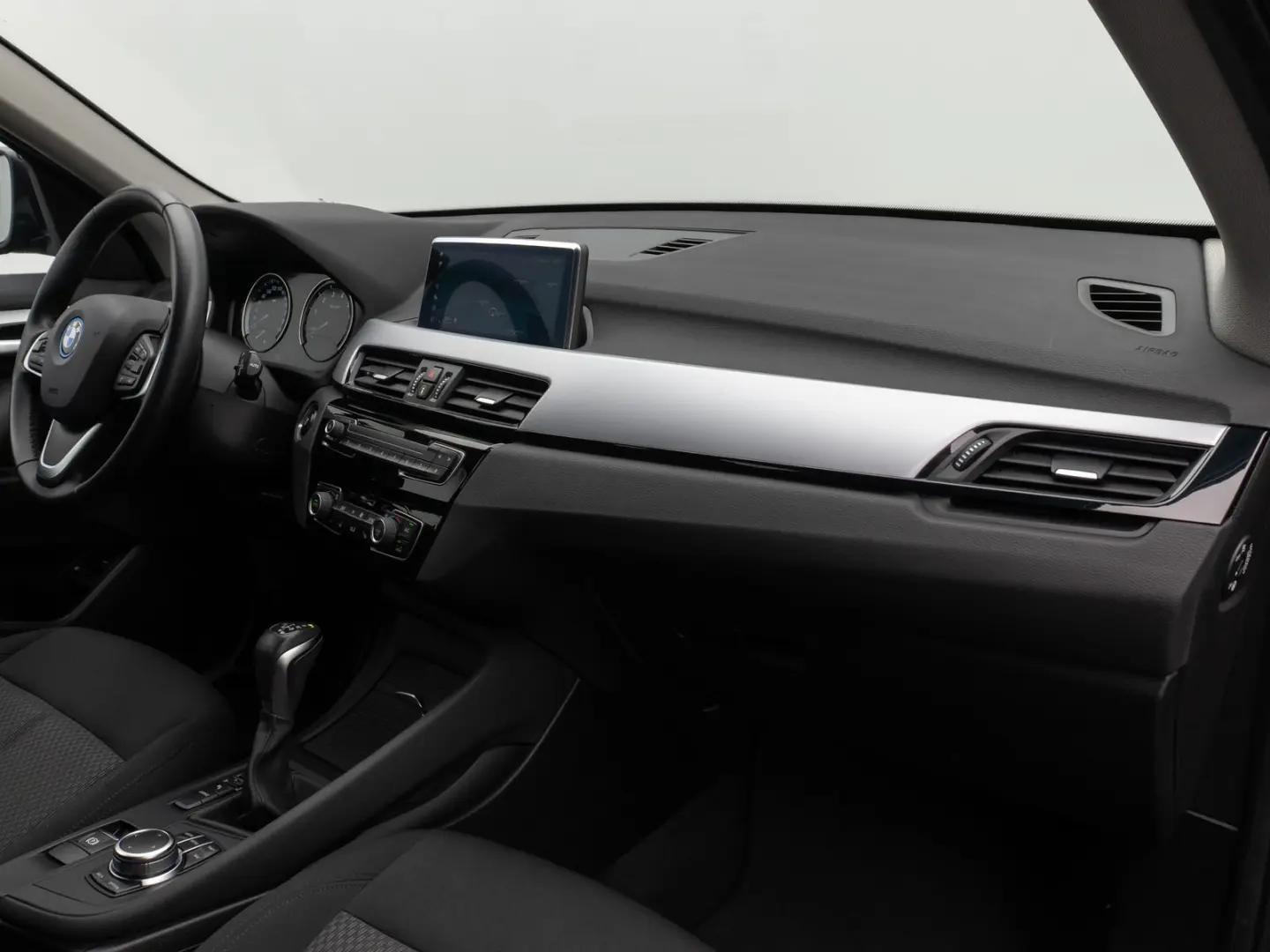 X1 xD25e Parkassist DAB LED Geschwindigkeitsreg