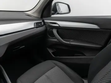 X1 xD25e Parkassist DAB LED Geschwindigkeitsreg