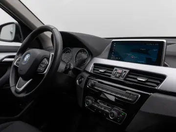 X1 xD25e Parkassist DAB LED Geschwindigkeitsreg