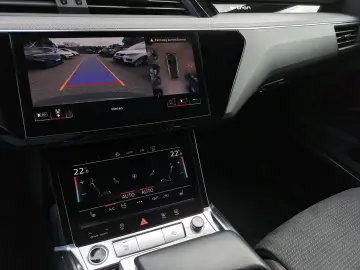 e-tron S line black 50 quattro AHK NAV HEAD KAM