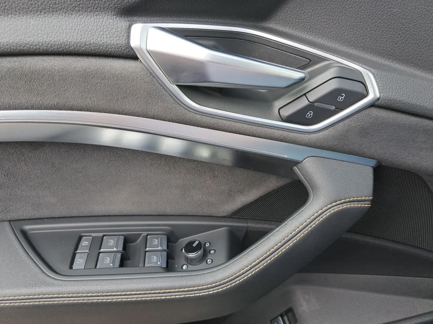 e-tron S line black 50 quattro AHK NAV HEAD KAM
