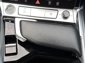 e-tron S line black 50 quattro AHK NAV HEAD KAM