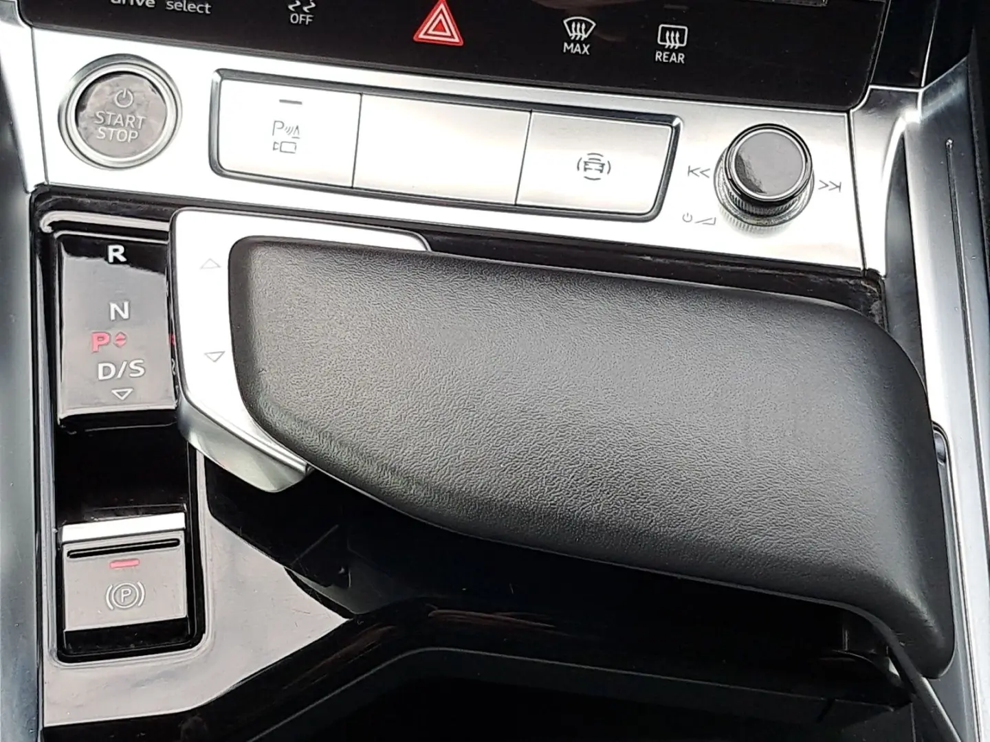 e-tron S line black 50 quattro AHK NAV HEAD KAM