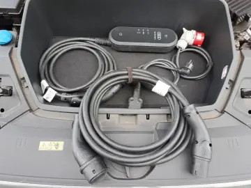 e-tron S line black 50 quattro AHK NAV HEAD KAM
