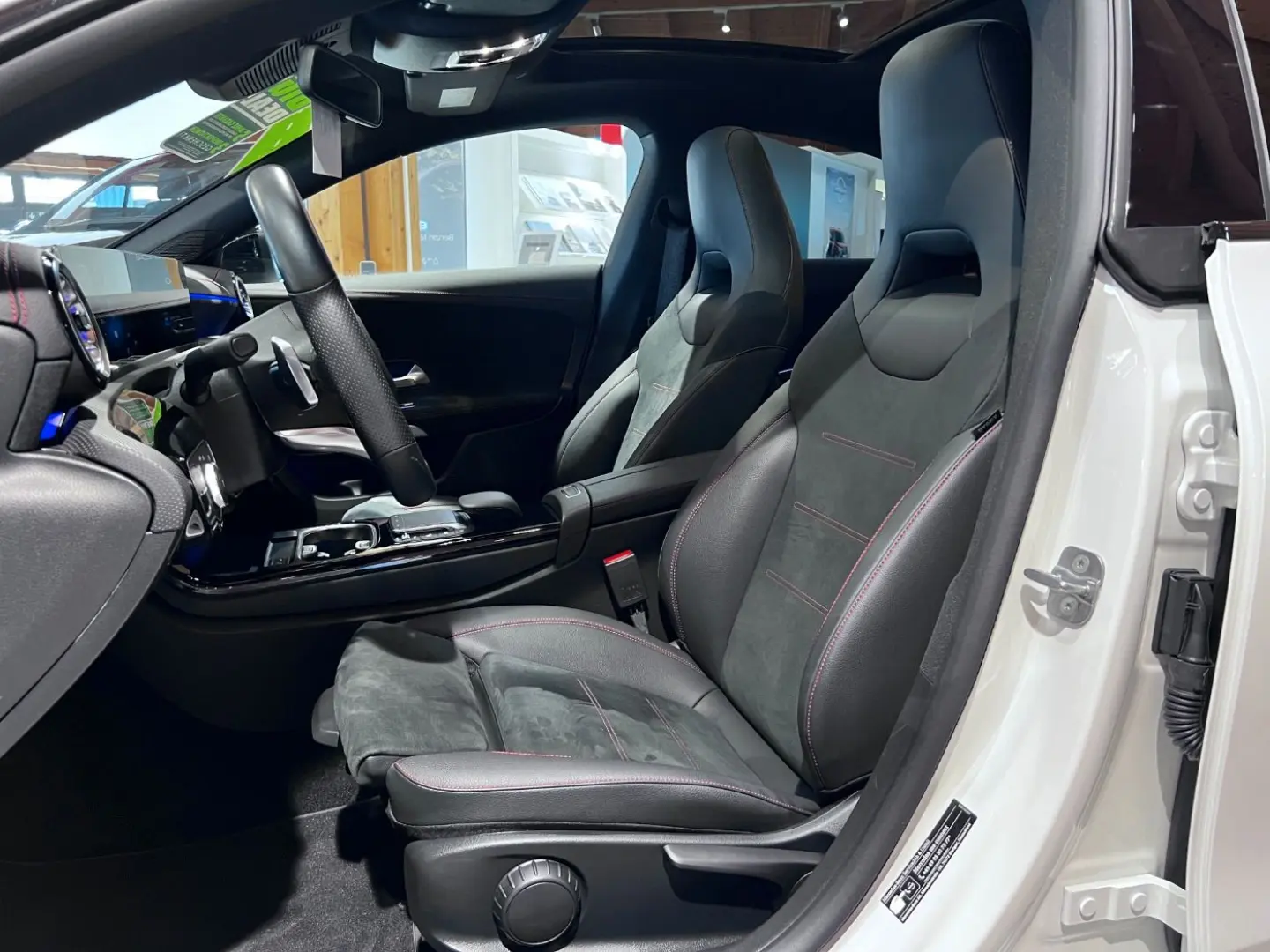 CLA 250 e AMG Line LED+Pano+SR&WR+Navi+SHZ
