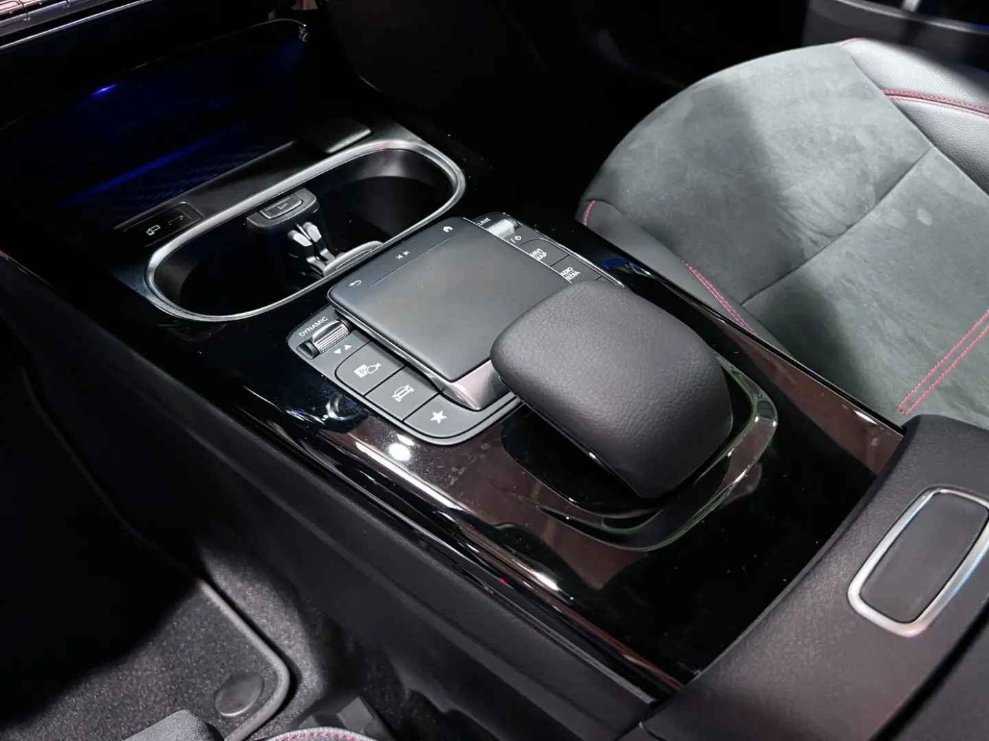 CLA 250 e AMG Line LED+Pano+SR&WR+Navi+SHZ
