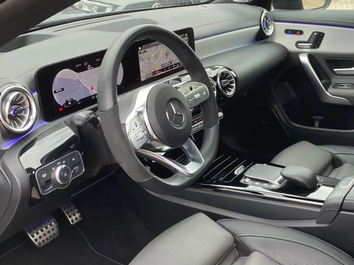 CLA250e AMG Pano_SitzKlima_Burmester_360_Leder_