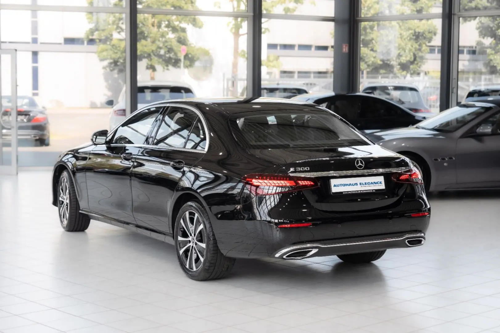 E 300 Lim. Avantgarde*MULTIBEAM*LEDER*NAVI*SHD*