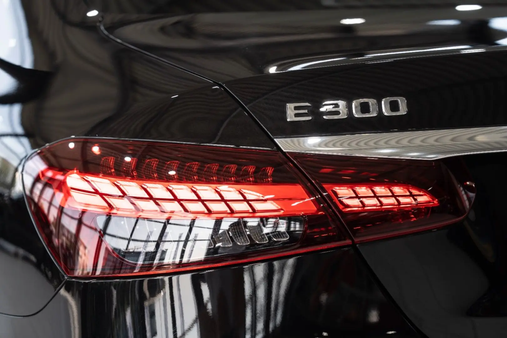 E 300 Lim. Avantgarde*MULTIBEAM*LEDER*NAVI*SHD*