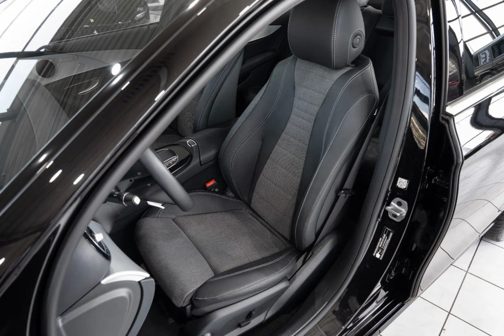 E 300 Lim. Avantgarde*MULTIBEAM*LEDER*NAVI*SHD*