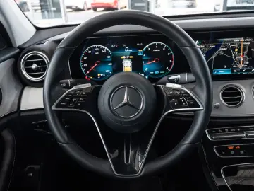 E 300 Lim. Avantgarde*MULTIBEAM*LEDER*NAVI*SHD*