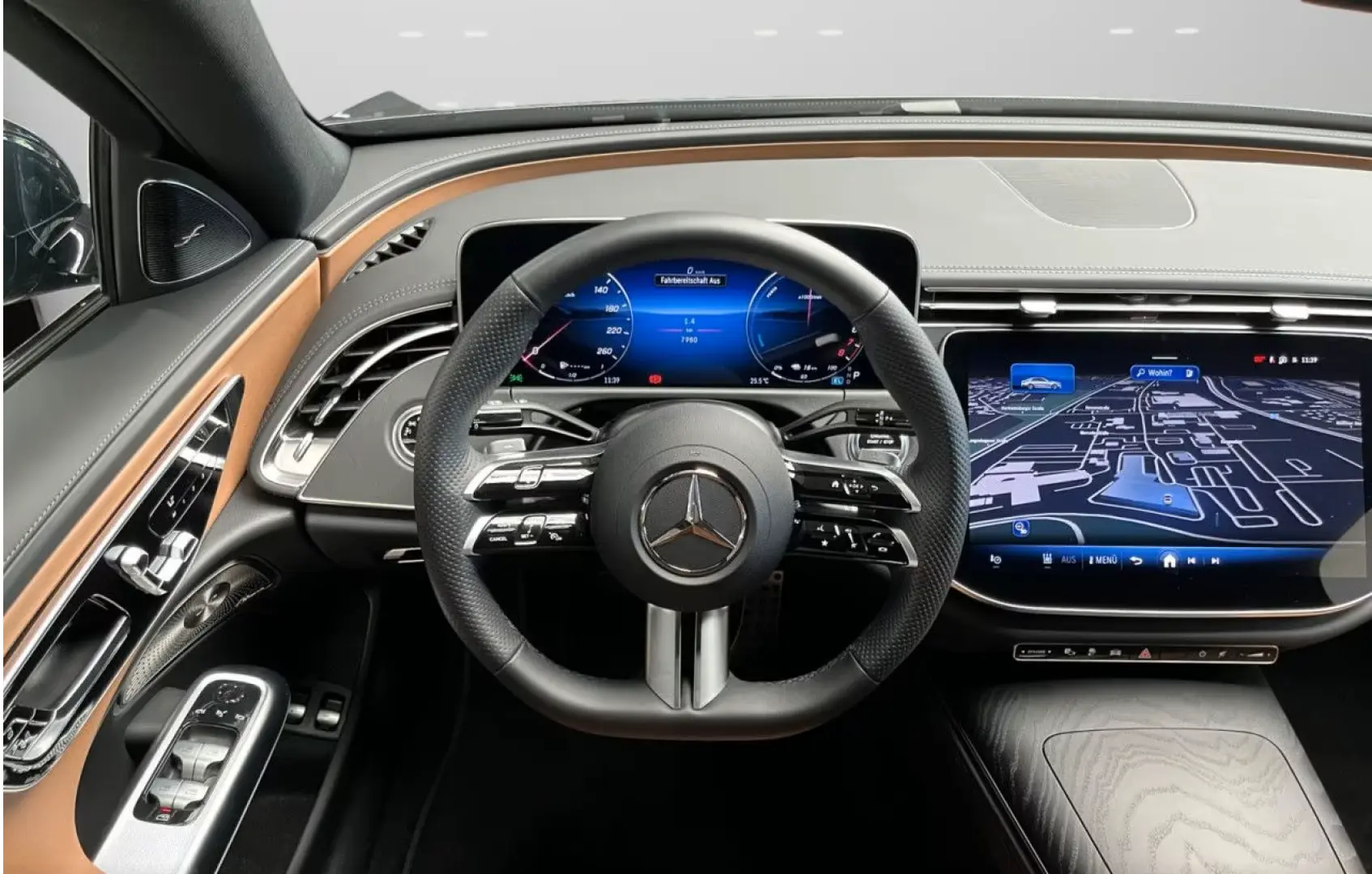 Mercedes-Benz E 300 și AMG Prem/NIGHT/20