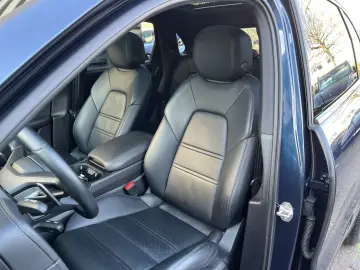 Cayenne E-Hybrid Pano.,BOSE,Privacy,Sportabg.,PA