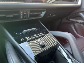 Cayenne E-Hybrid Pano.,BOSE,Privacy,Sportabg.,PA
