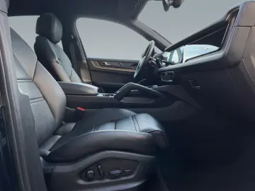 Cayenne E-Hybrid Pano.,BOSE,Privacy,Sportabg.,PA