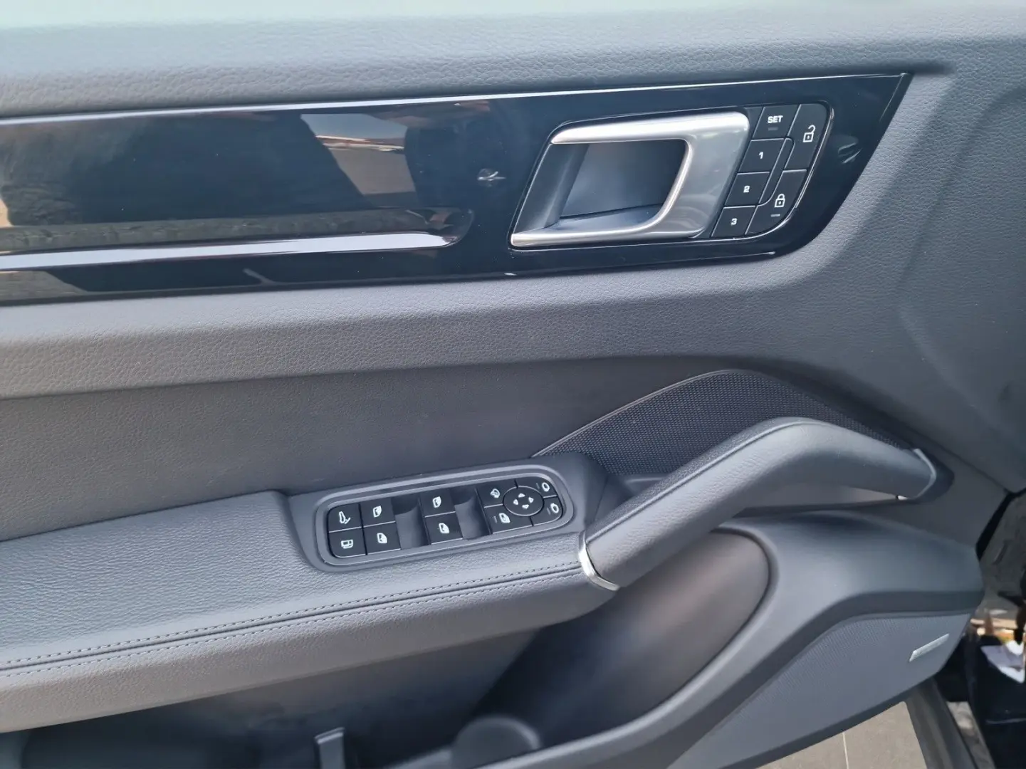Cayenne E-Hybrid ExterieurPak. 18W Inno Bose HuD