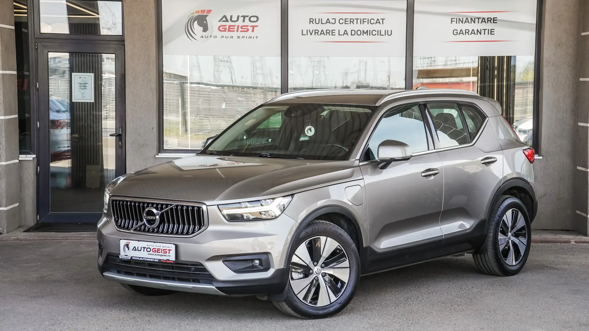 VOLVO XC40 T5 PLUG-IN HYBRID INSCRIPTION
