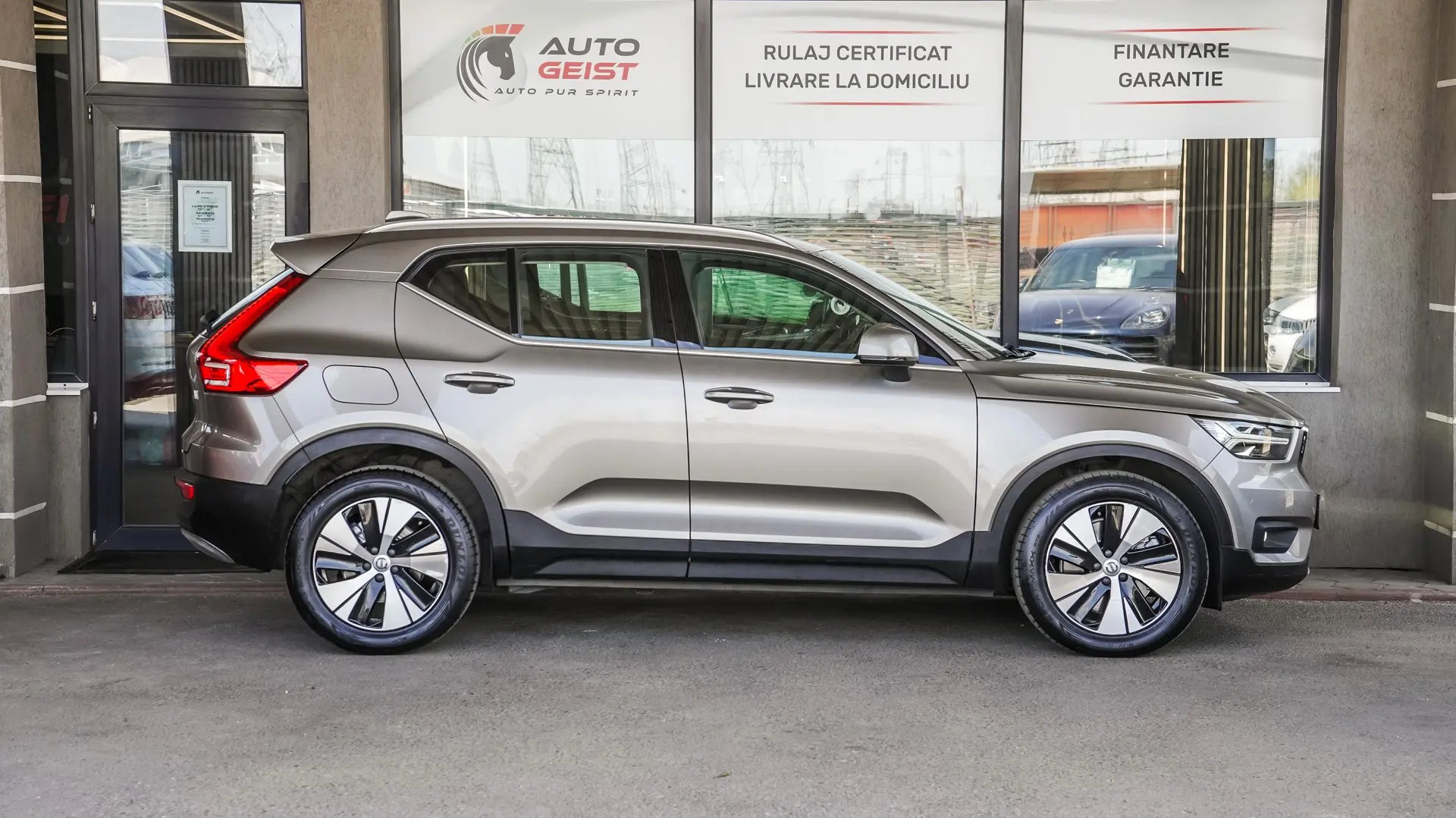 VOLVO XC40 T5 PLUG-IN HYBRID INSCRIPTION