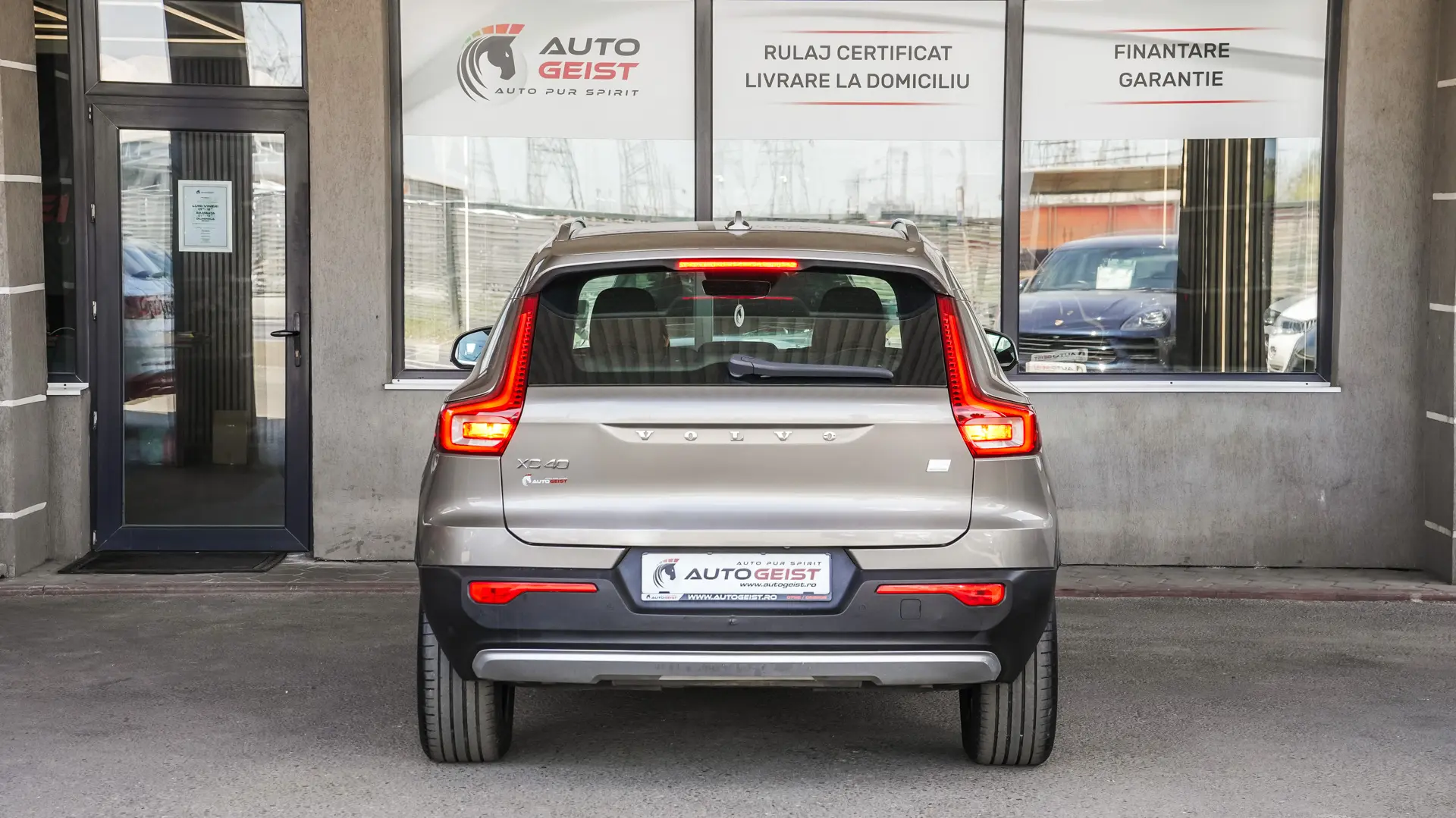 VOLVO XC40 T5 PLUG-IN HYBRID INSCRIPTION