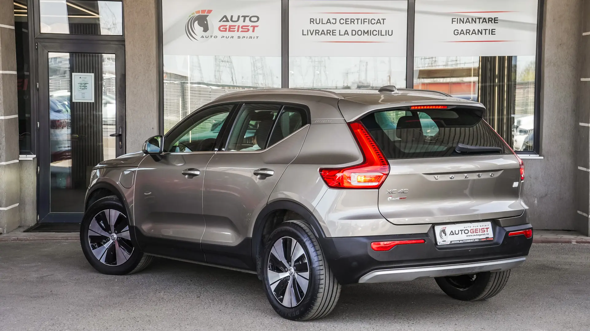 VOLVO XC40 T5 PLUG-IN HYBRID INSCRIPTION