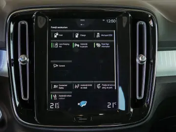 VOLVO XC40 T5 PLUG-IN HYBRID INSCRIPTION
