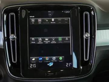 VOLVO XC40 T5 PLUG-IN HYBRID INSCRIPTION