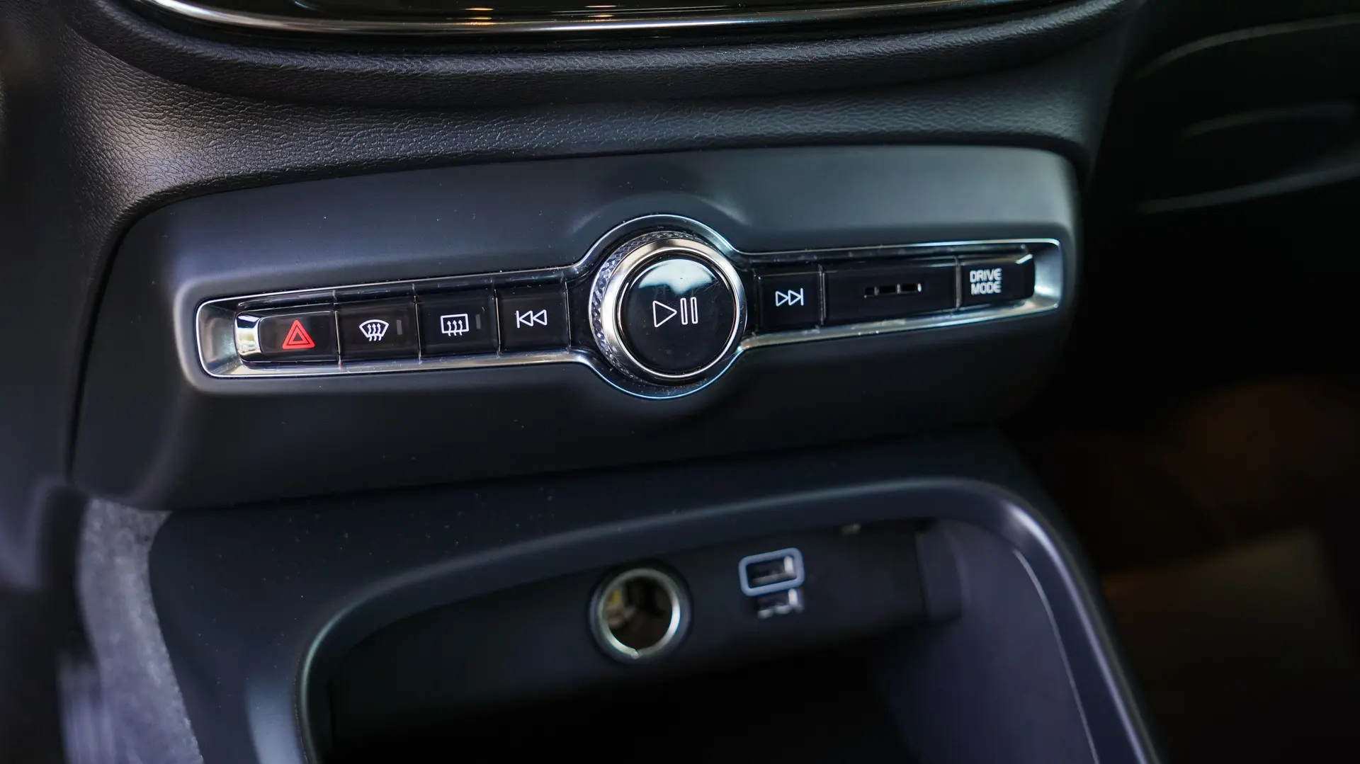 VOLVO XC40 T5 PLUG-IN HYBRID INSCRIPTION