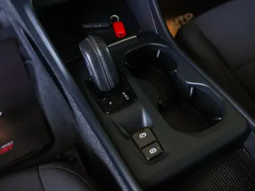 VOLVO XC40 T5 PLUG-IN HYBRID INSCRIPTION