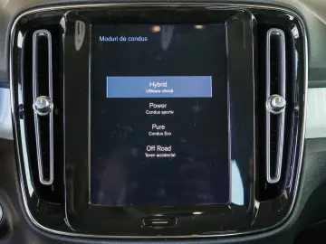 VOLVO XC40 T5 PLUG-IN HYBRID INSCRIPTION