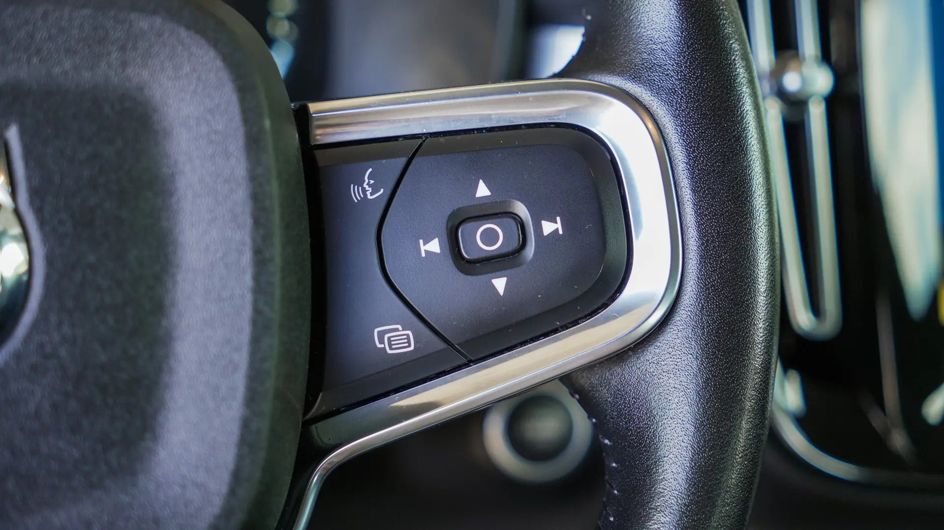 VOLVO XC40 T5 PLUG-IN HYBRID INSCRIPTION