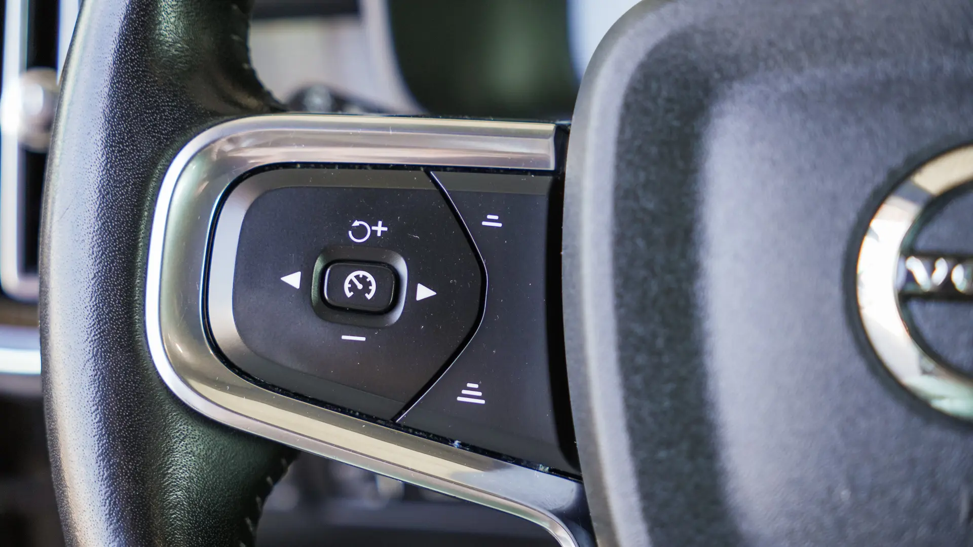 VOLVO XC40 T5 PLUG-IN HYBRID INSCRIPTION