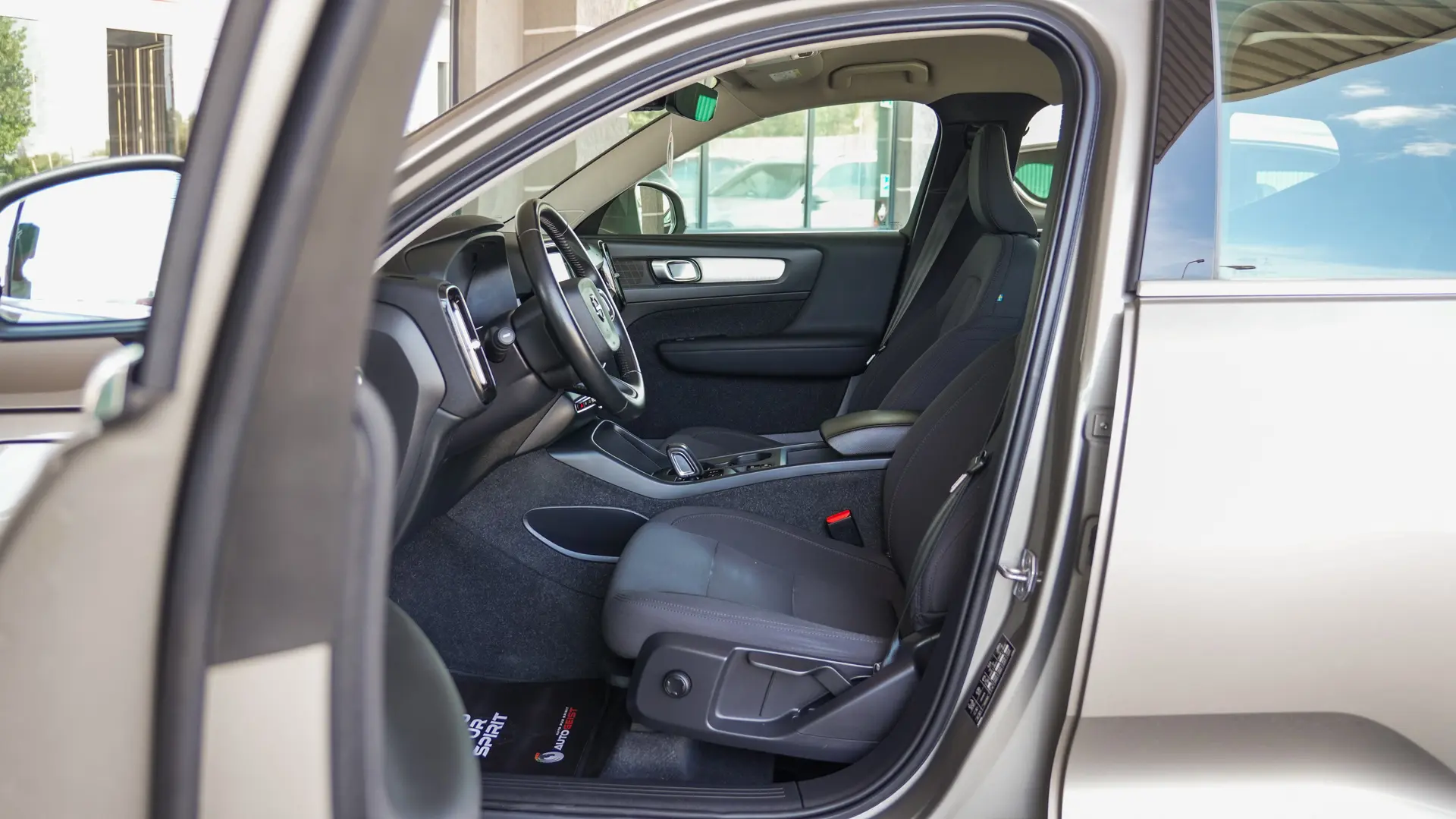 VOLVO XC40 T5 PLUG-IN HYBRID INSCRIPTION