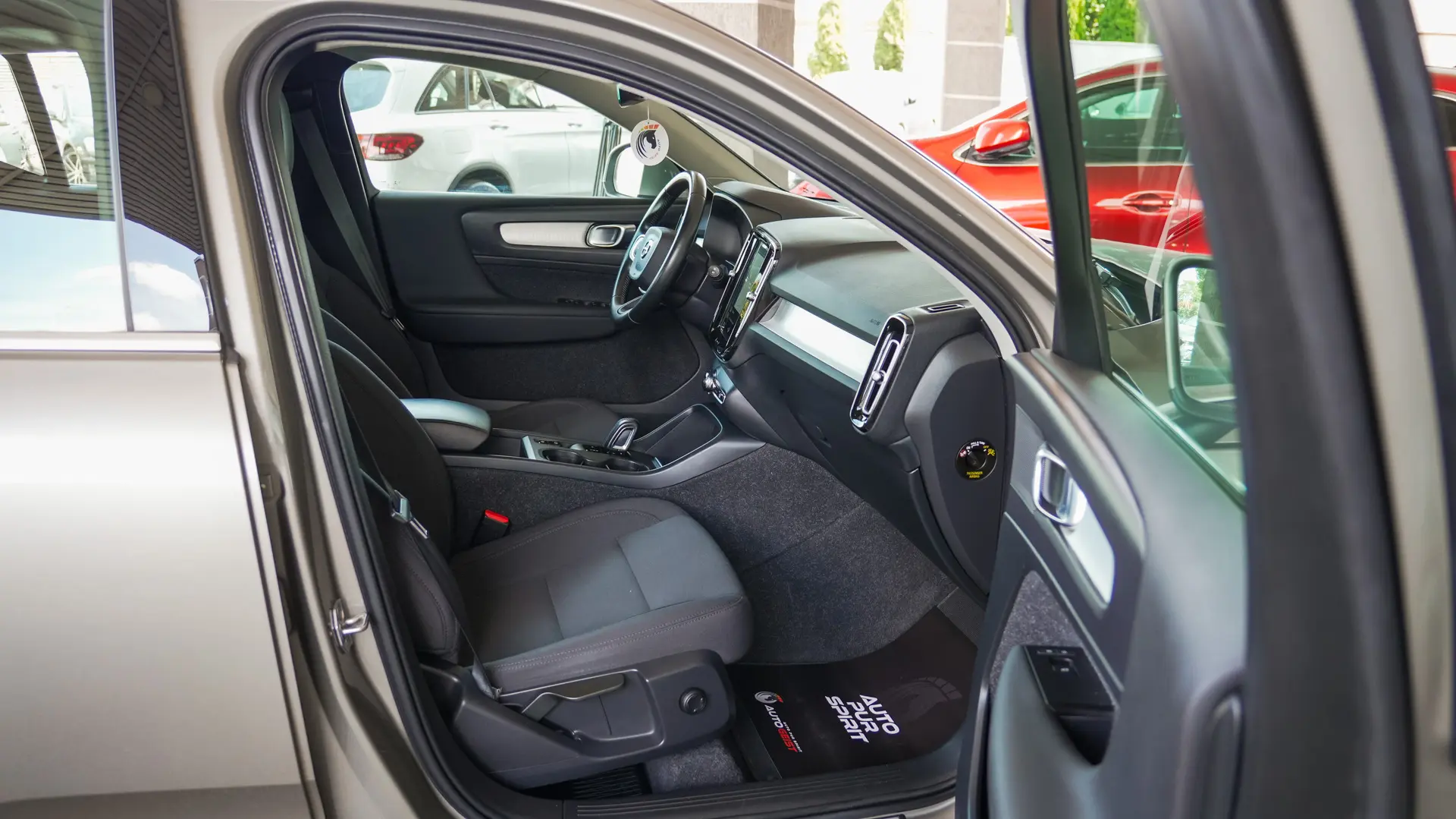 VOLVO XC40 T5 PLUG-IN HYBRID INSCRIPTION