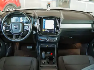 VOLVO XC40 T5 PLUG-IN HYBRID INSCRIPTION