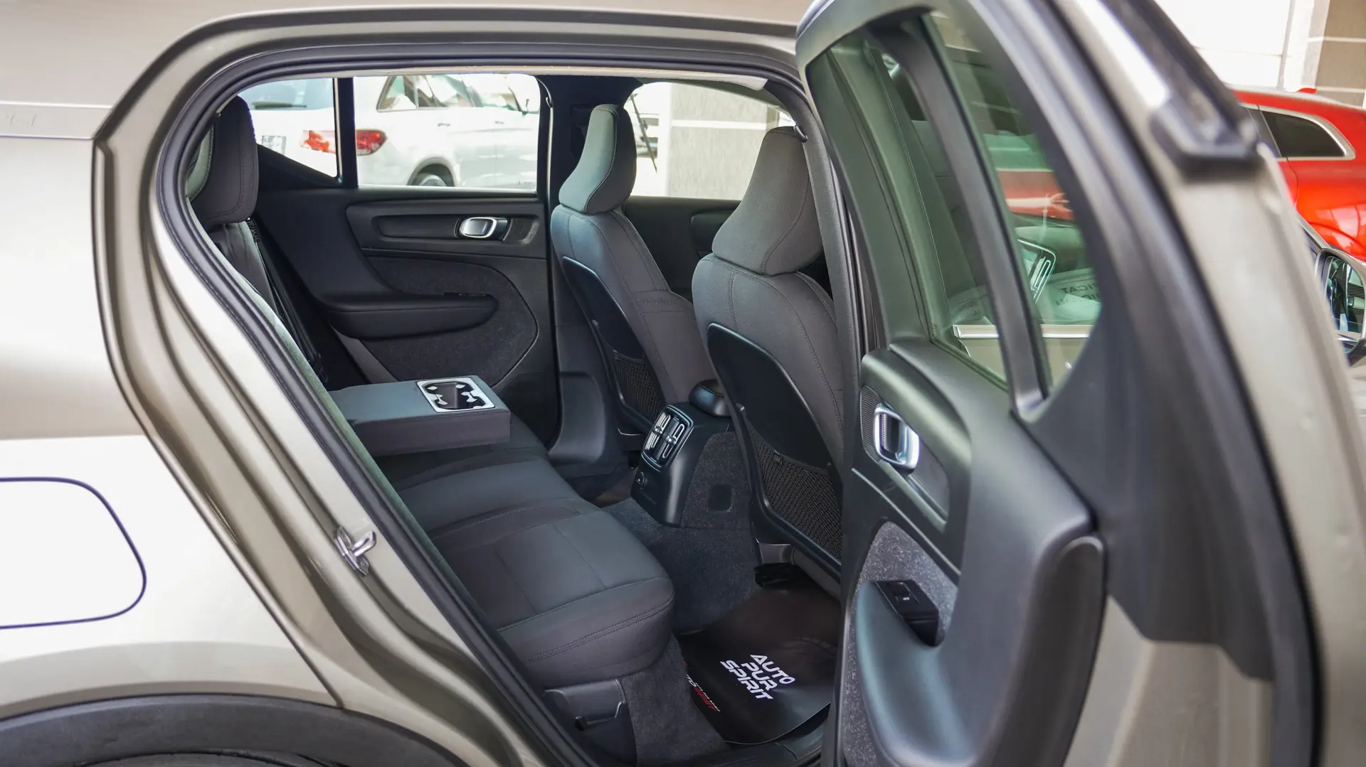 VOLVO XC40 T5 PLUG-IN HYBRID INSCRIPTION