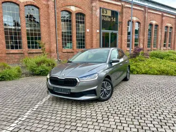 Fabia Tour 70KW Allu PDC Sitzheizung LED SpurAsi