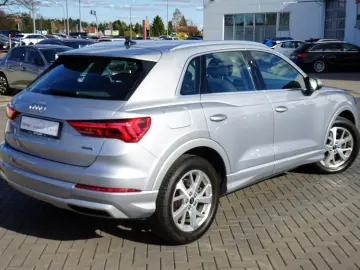 Q3 40 TFSI qu. advanced 18Z  VC APP LED Navi
