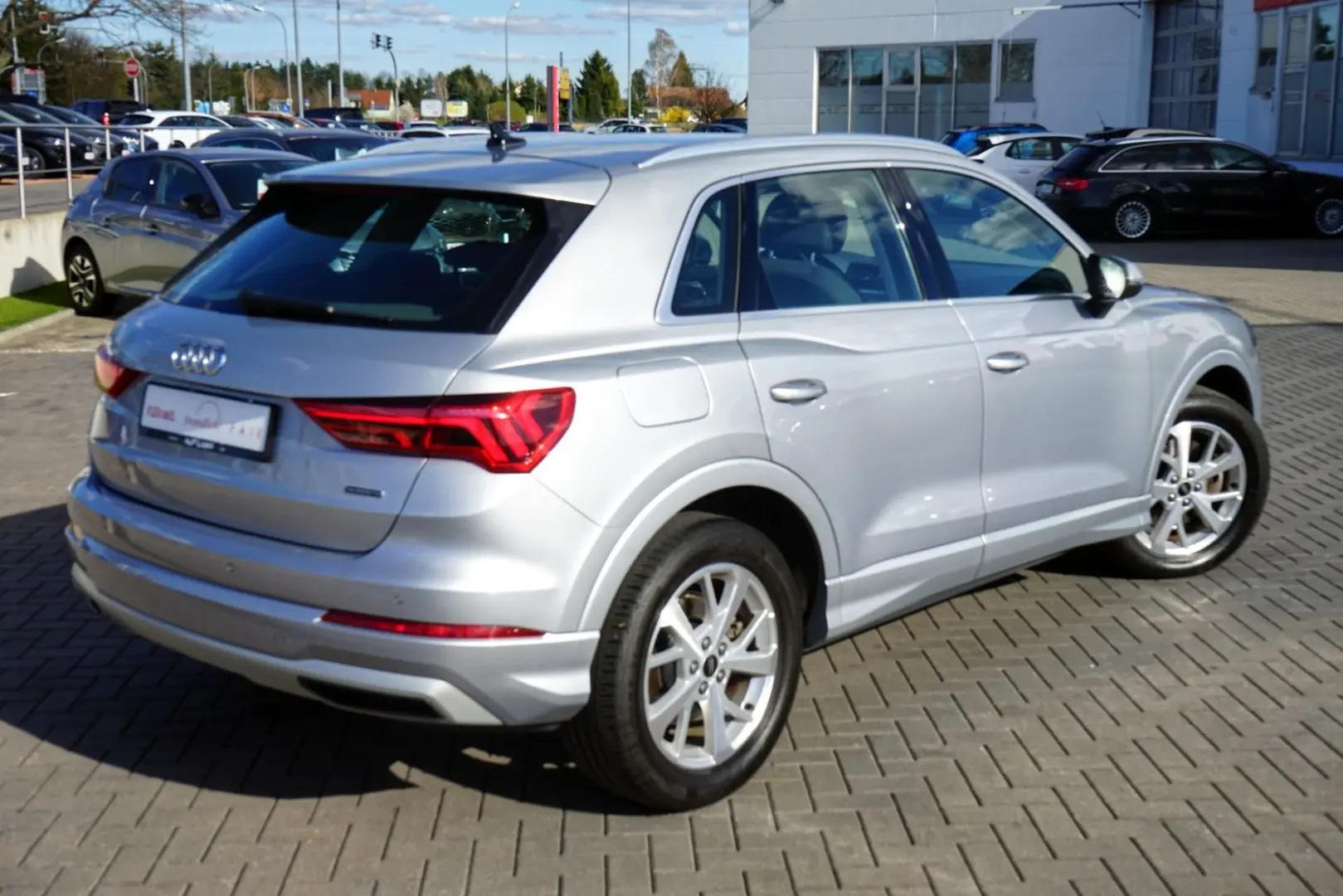 Q3 40 TFSI qu. advanced 18Z  VC APP LED Navi
