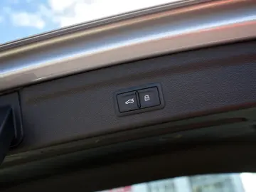 Q3 40 TFSI qu. advanced 18Z  VC APP LED Navi
