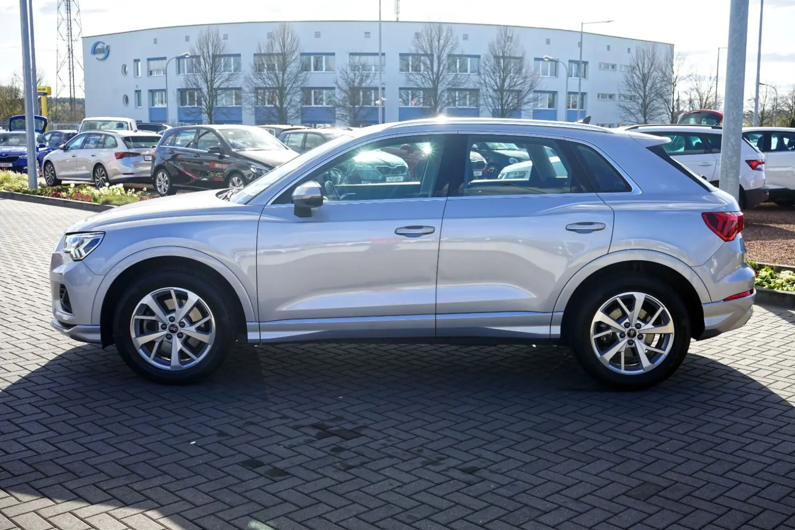 Q3 40 TFSI qu. advanced 18Z  VC APP LED Navi