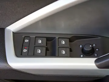 Q3 40 TFSI qu. advanced 18Z  VC APP LED Navi