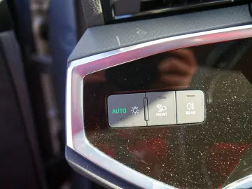 Q3 40 TFSI qu. advanced 18Z  VC APP LED Navi